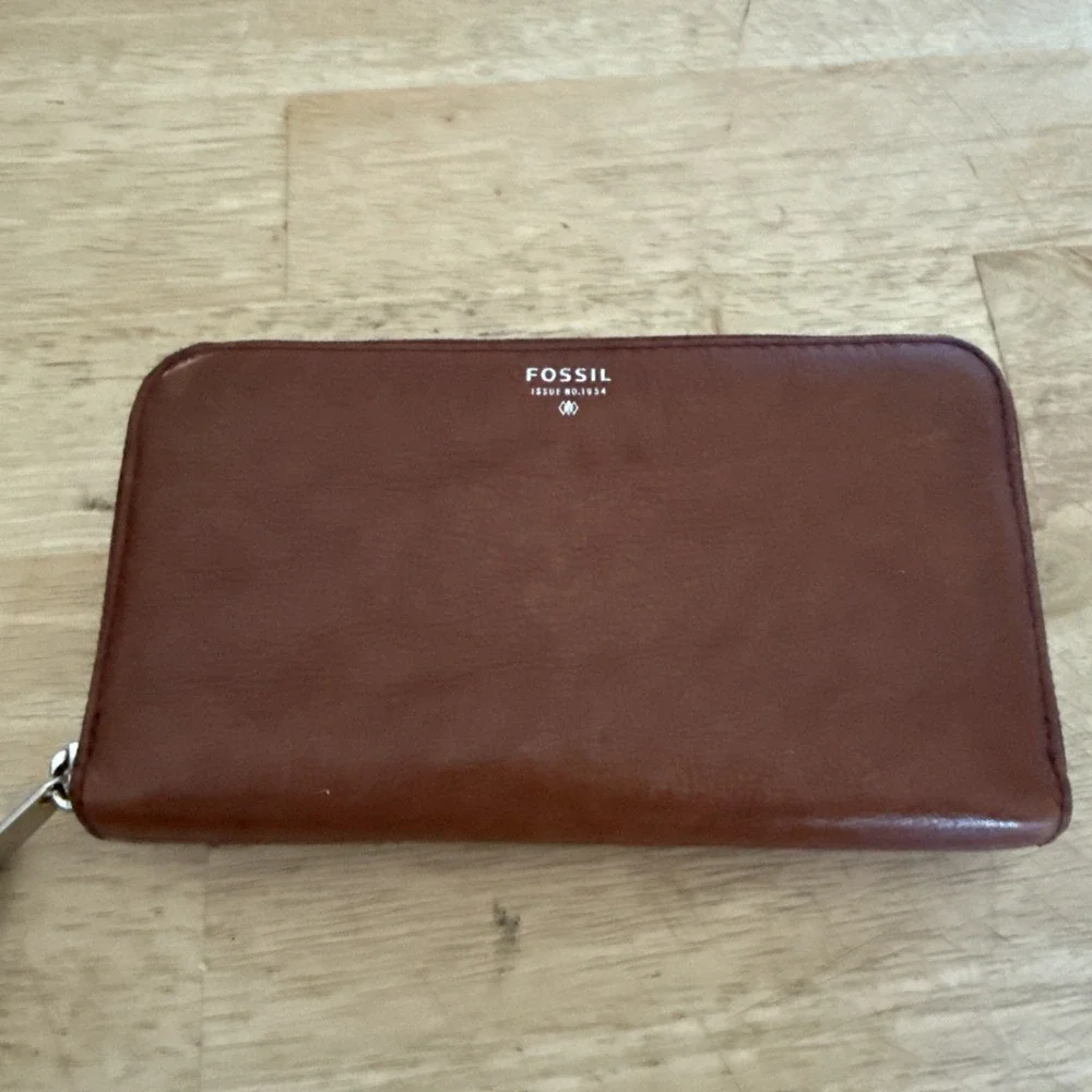 Fossil Zip Around Brown Leather Wallet